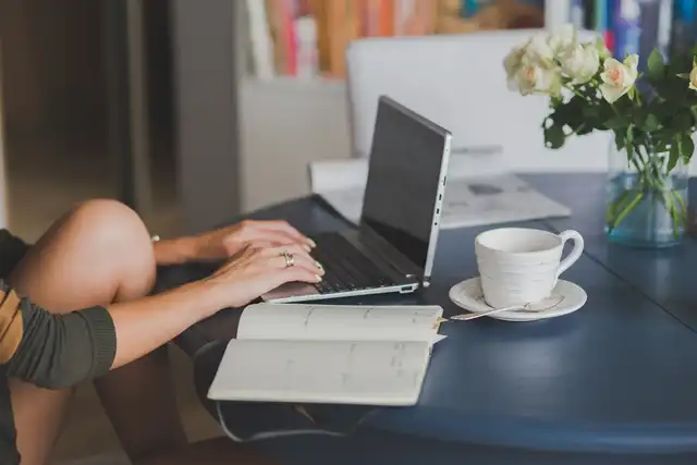 Local Guides & Expat Blogs